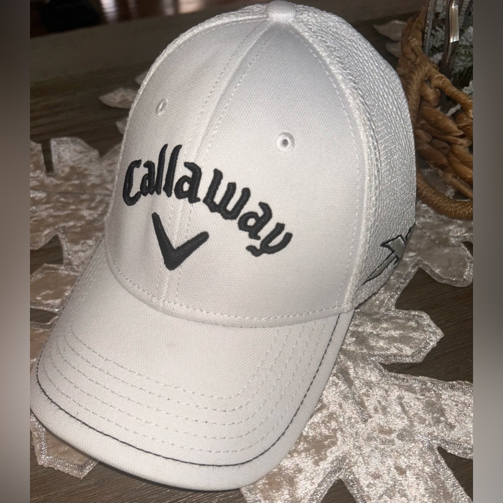Callaway Flexfit white golf fitted hat. Size S/M New without tag